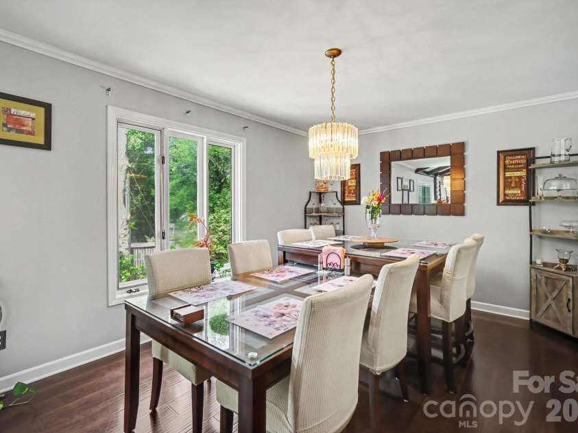 7108 Hollyhouse Drive, Charlotte, NC 28215.  MLS# CAR4366405, YatesRealty ID 17962. 