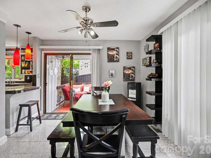 7108 Hollyhouse Drive, Charlotte, NC 28215.  MLS# CAR4366405, YatesRealty ID 17962. 