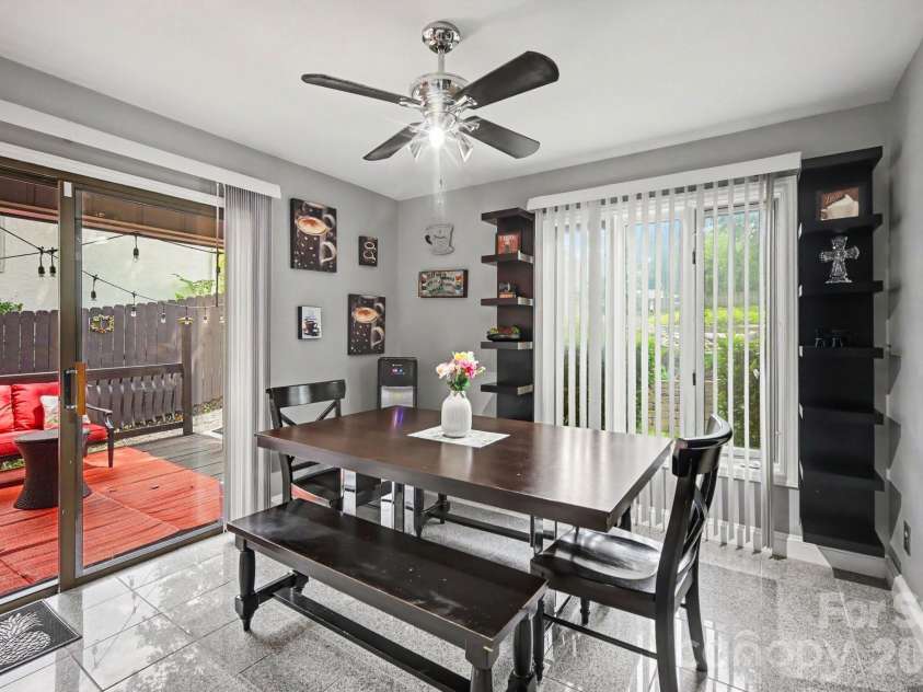 7108 Hollyhouse Drive, Charlotte, NC 28215.  MLS# CAR4366405, YatesRealty ID 17962. 