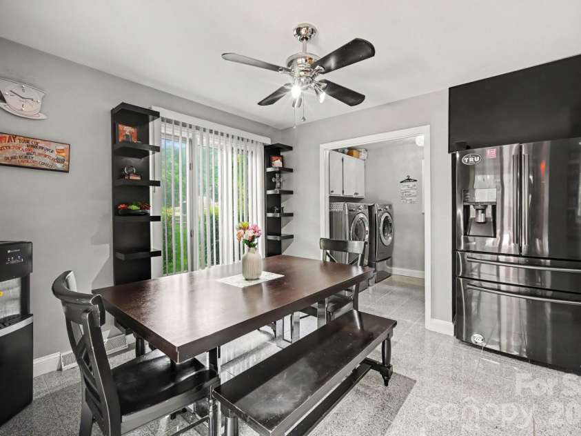 7108 Hollyhouse Drive, Charlotte, NC 28215.  MLS# CAR4366405, YatesRealty ID 17962. 