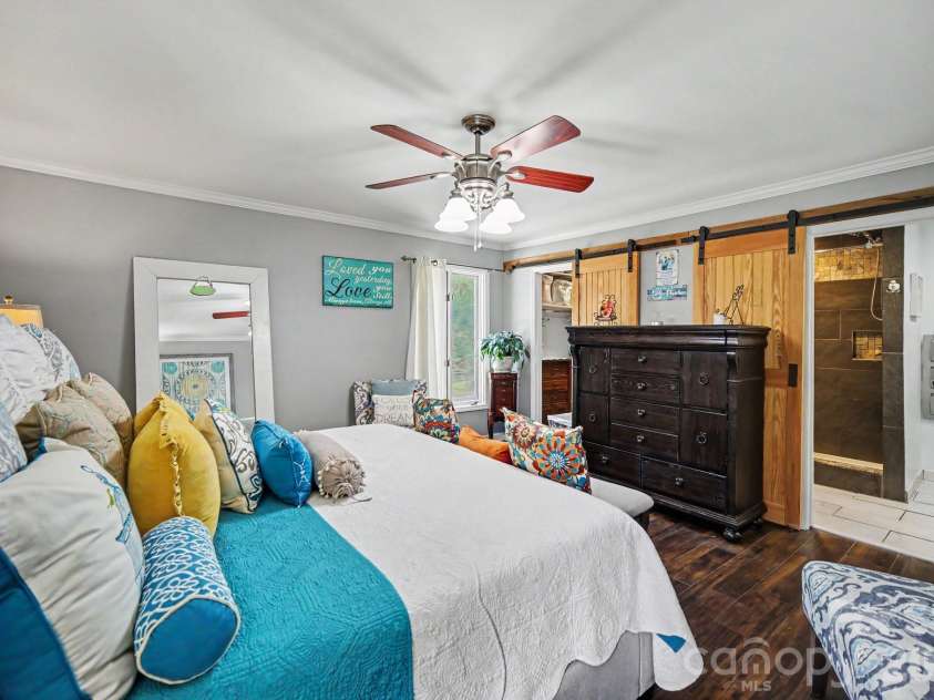 7108 Hollyhouse Drive, Charlotte, NC 28215.  MLS# CAR4366405, YatesRealty ID 17962. 