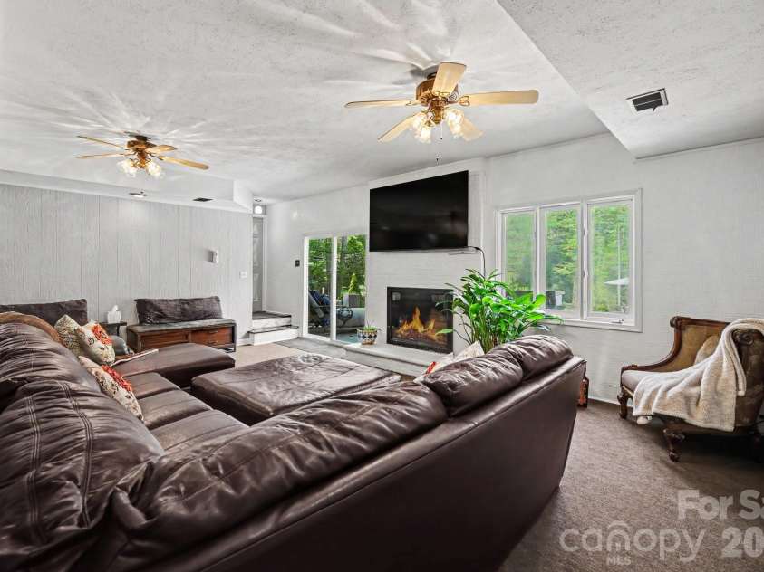 7108 Hollyhouse Drive, Charlotte, NC 28215.  MLS# CAR4366405, YatesRealty ID 17962. 