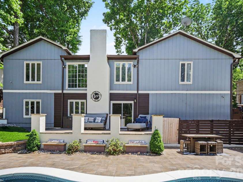 7108 Hollyhouse Drive, Charlotte, NC 28215.  MLS# CAR4366405, YatesRealty ID 17962. 