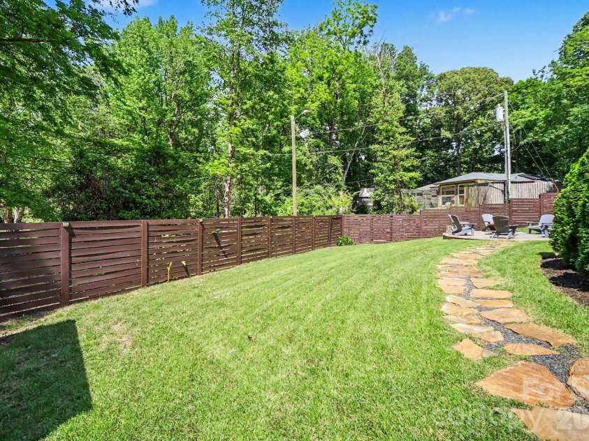 7108 Hollyhouse Drive, Charlotte, NC 28215.  MLS# CAR4366405, YatesRealty ID 17962. 