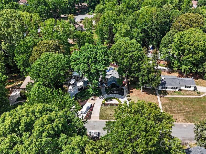 7108 Hollyhouse Drive, Charlotte, NC 28215.  MLS# CAR4366405, YatesRealty ID 17962. 