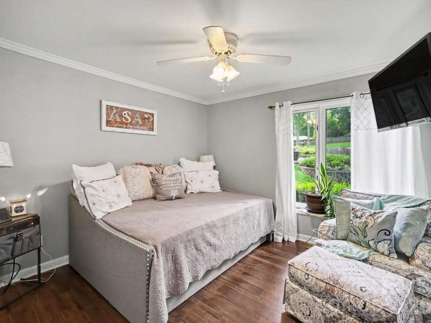 7108 Hollyhouse Drive, Charlotte, NC 28215.  MLS# CAR4366405, YatesRealty ID 17962. GUEST BEDROOM 1
