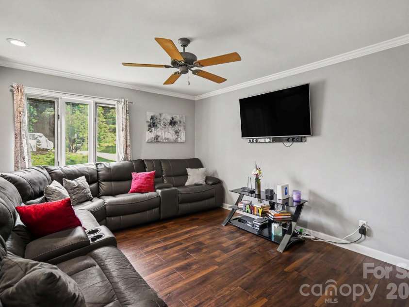 7108 Hollyhouse Drive, Charlotte, NC 28215.  MLS# CAR4366405, YatesRealty ID 17962. GUEST BEDROOM 2