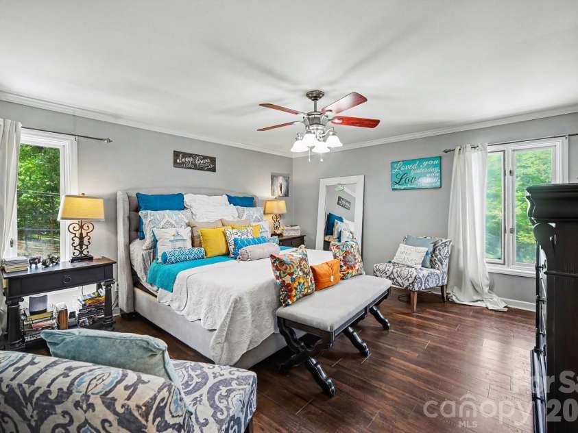 7108 Hollyhouse Drive, Charlotte, NC 28215.  MLS# CAR4366405, YatesRealty ID 17962. PRIMARY BEDROOM