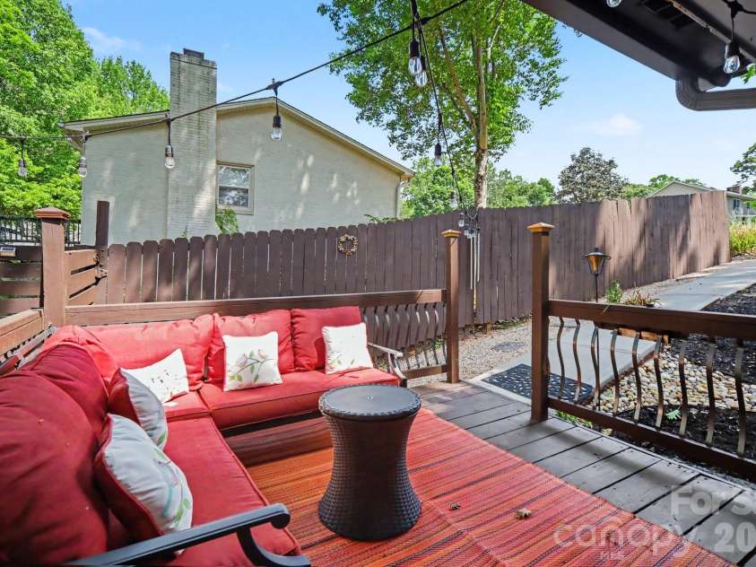 7108 Hollyhouse Drive, Charlotte, NC 28215.  MLS# CAR4366405, YatesRealty ID 17962. SIDE DECK