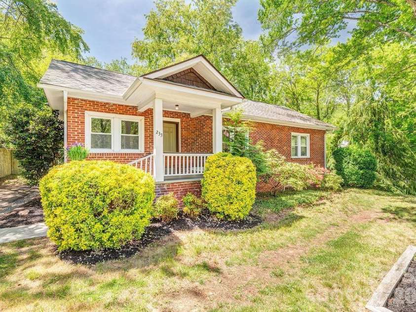 233/231 Fairfax Avenue, Asheville, NC 28806.  MLS# CAR4375366, YatesRealty ID 17963. 