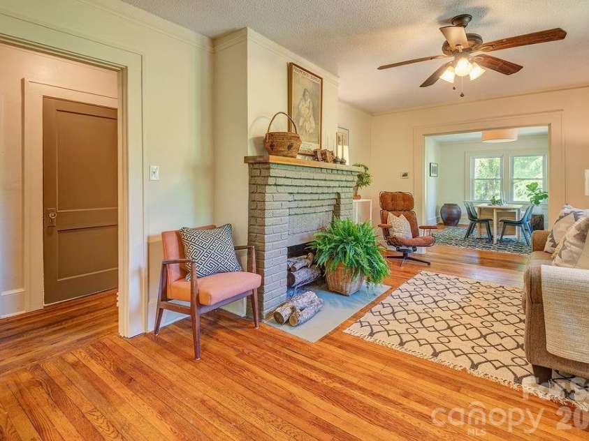 233/231 Fairfax Avenue, Asheville, NC 28806.  MLS# CAR4375366, YatesRealty ID 17963. 