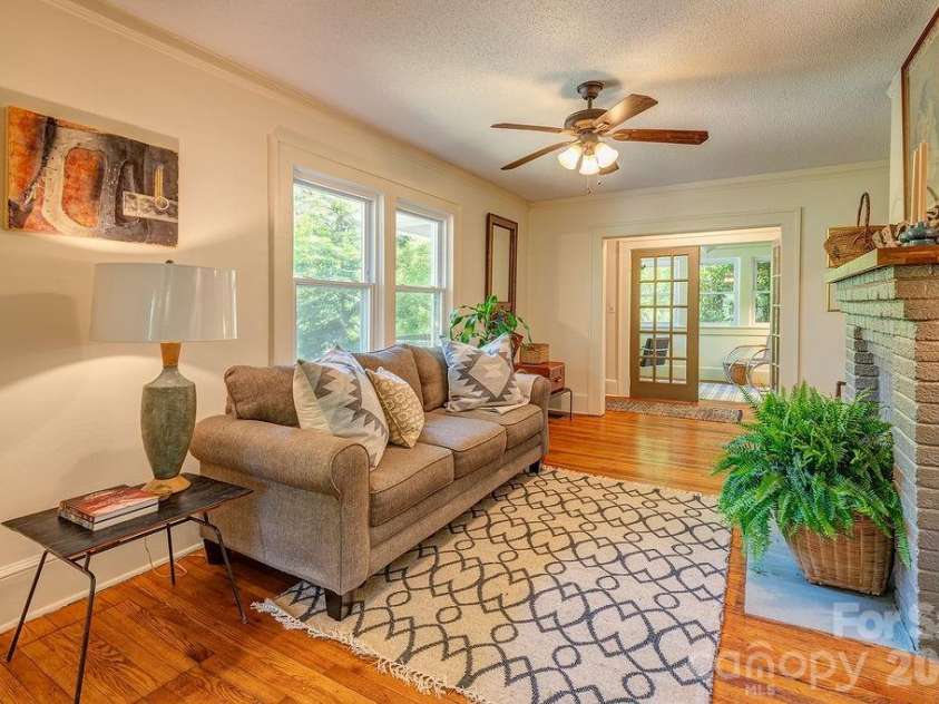 233/231 Fairfax Avenue, Asheville, NC 28806.  MLS# CAR4375366, YatesRealty ID 17963. 