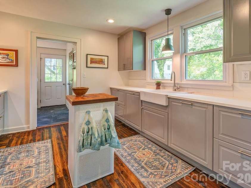 233/231 Fairfax Avenue, Asheville, NC 28806.  MLS# CAR4375366, YatesRealty ID 17963. 