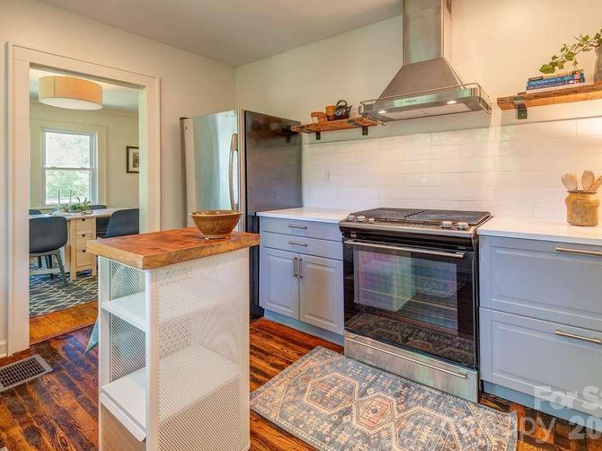 233/231 Fairfax Avenue, Asheville, NC 28806.  MLS# CAR4375366, YatesRealty ID 17963. 