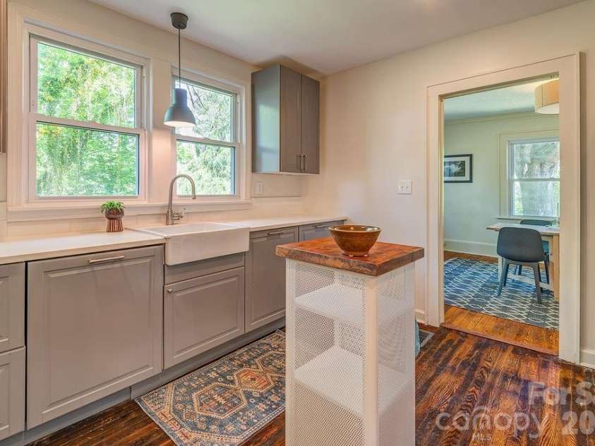 233/231 Fairfax Avenue, Asheville, NC 28806.  MLS# CAR4375366, YatesRealty ID 17963. 