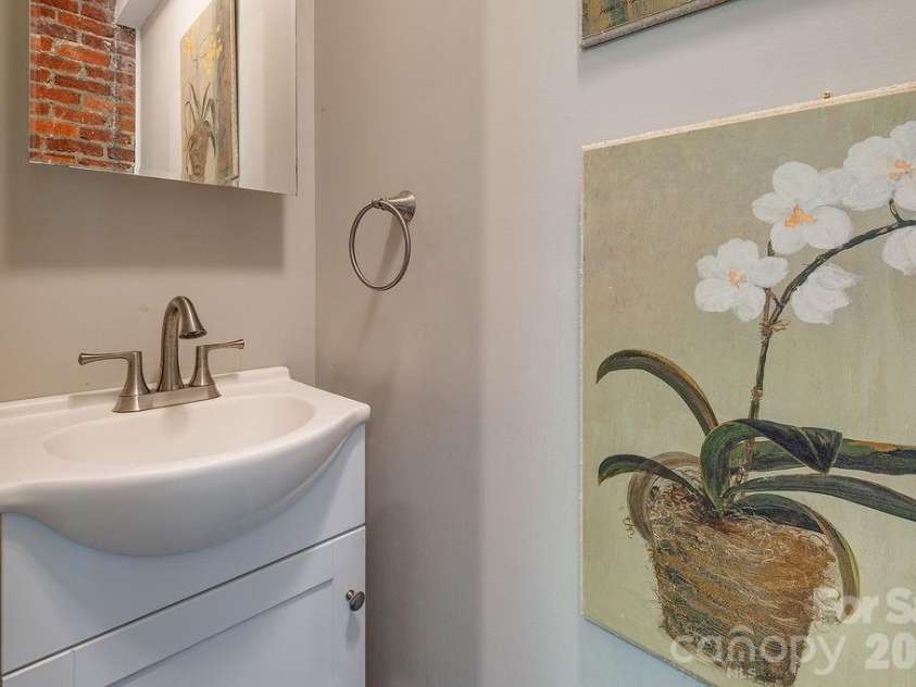 233/231 Fairfax Avenue, Asheville, NC 28806.  MLS# CAR4375366, YatesRealty ID 17963. 