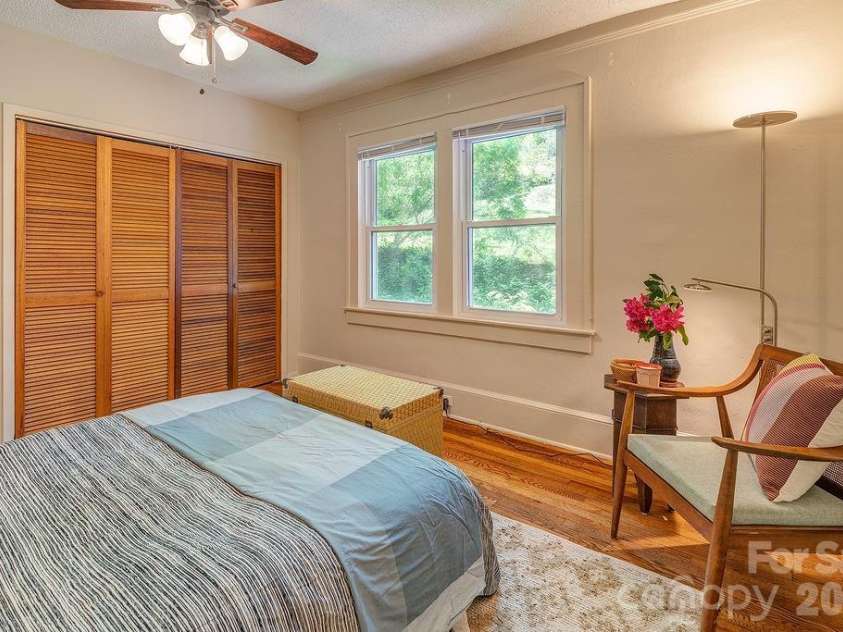 233/231 Fairfax Avenue, Asheville, NC 28806.  MLS# CAR4375366, YatesRealty ID 17963. 