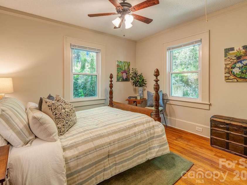 233/231 Fairfax Avenue, Asheville, NC 28806.  MLS# CAR4375366, YatesRealty ID 17963. 