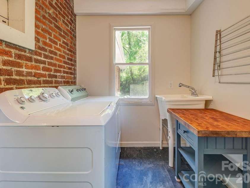 233/231 Fairfax Avenue, Asheville, NC 28806.  MLS# CAR4375366, YatesRealty ID 17963. 
