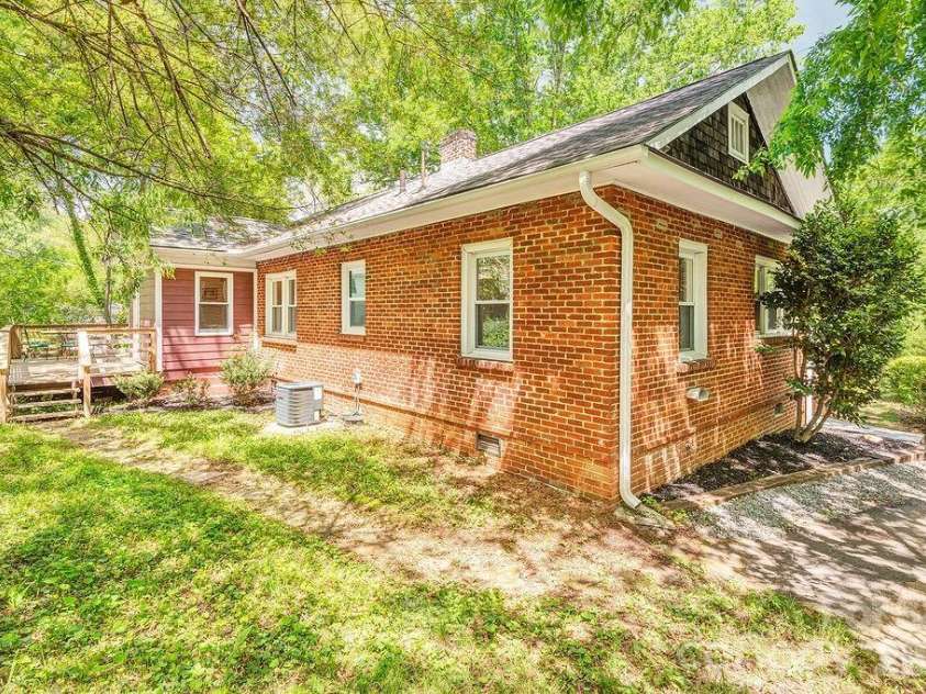 233/231 Fairfax Avenue, Asheville, NC 28806.  MLS# CAR4375366, YatesRealty ID 17963. 