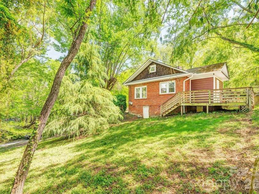 233/231 Fairfax Avenue, Asheville, NC 28806.  MLS# CAR4375366, YatesRealty ID 17963. 