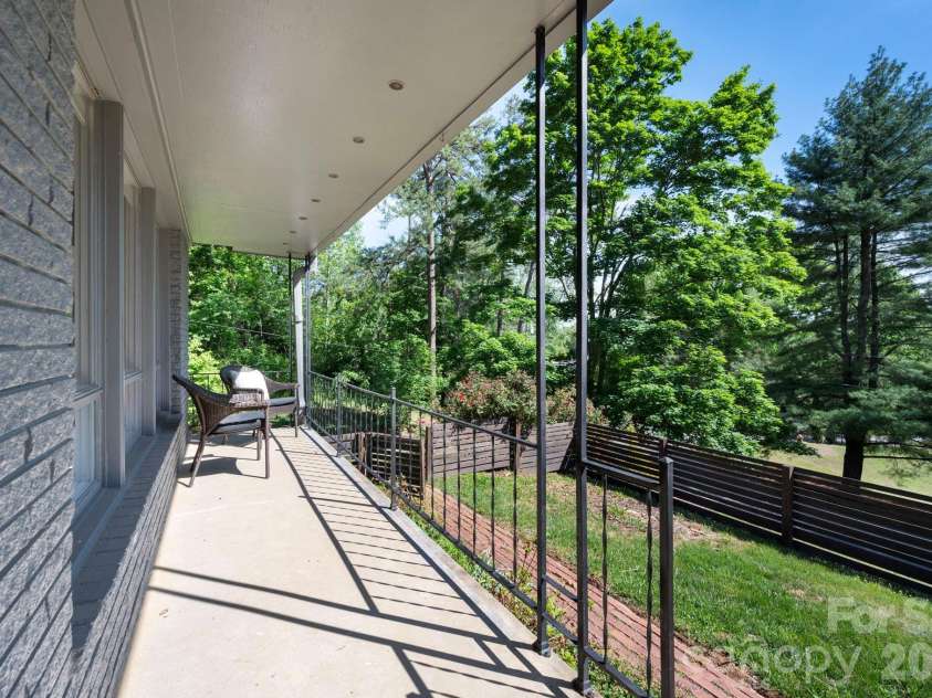 301 Stratford Road, Asheville, NC 28804.  MLS# CAR4372371, YatesRealty ID 17965. 