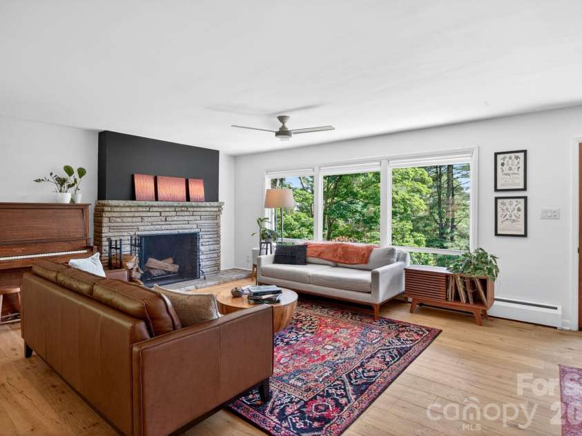 301 Stratford Road, Asheville, NC 28804.  MLS# CAR4372371, YatesRealty ID 17965. 