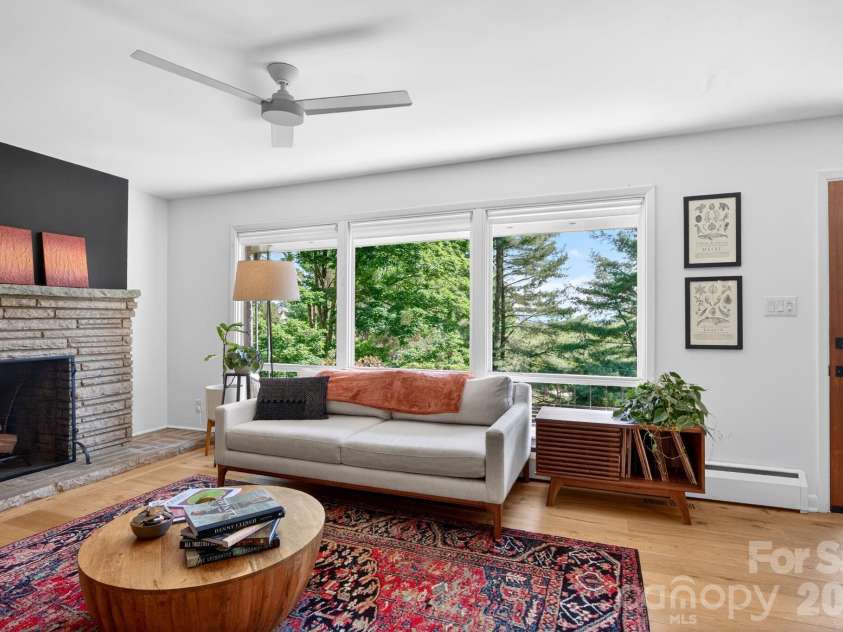 301 Stratford Road, Asheville, NC 28804.  MLS# CAR4372371, YatesRealty ID 17965. 