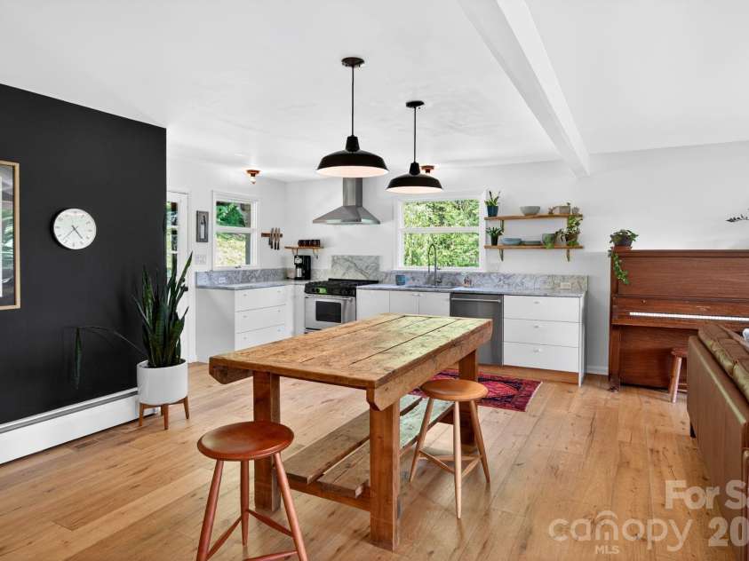 301 Stratford Road, Asheville, NC 28804.  MLS# CAR4372371, YatesRealty ID 17965. 