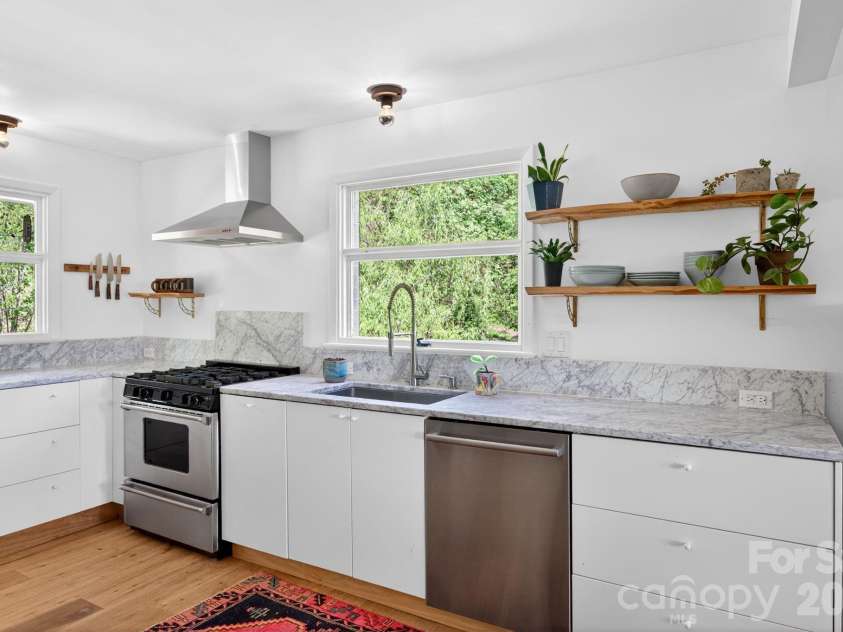 301 Stratford Road, Asheville, NC 28804.  MLS# CAR4372371, YatesRealty ID 17965. 