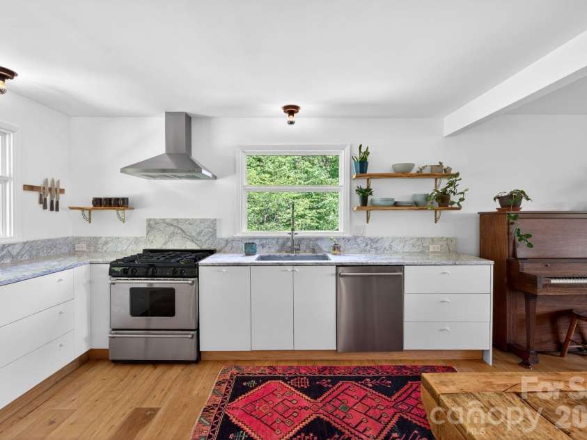 301 Stratford Road, Asheville, NC 28804.  MLS# CAR4372371, YatesRealty ID 17965. 