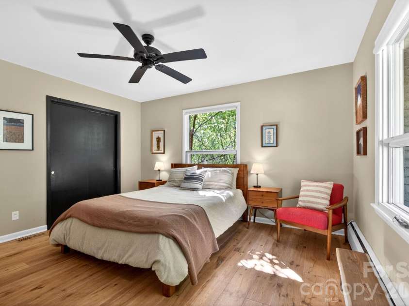 301 Stratford Road, Asheville, NC 28804.  MLS# CAR4372371, YatesRealty ID 17965. 