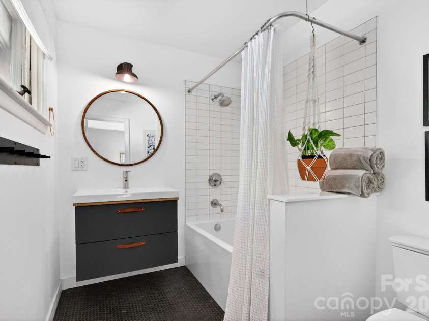 301 Stratford Road, Asheville, NC 28804.  MLS# CAR4372371, YatesRealty ID 17965. 
