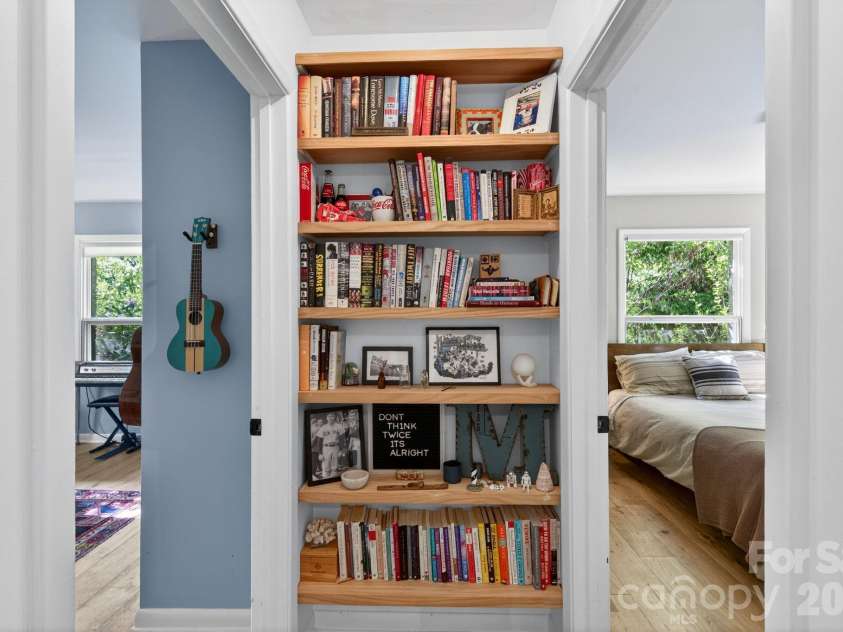 301 Stratford Road, Asheville, NC 28804.  MLS# CAR4372371, YatesRealty ID 17965. 