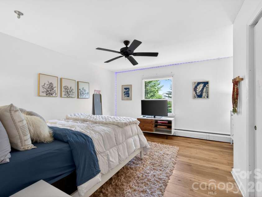 301 Stratford Road, Asheville, NC 28804.  MLS# CAR4372371, YatesRealty ID 17965. 