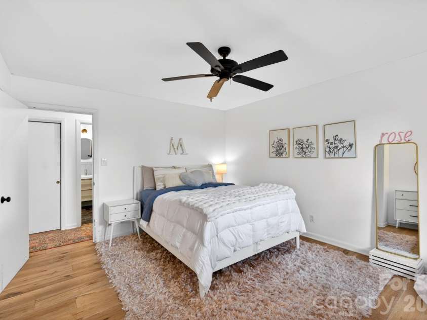 301 Stratford Road, Asheville, NC 28804.  MLS# CAR4372371, YatesRealty ID 17965. 
