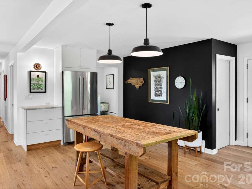 301 Stratford Road, Asheville, NC 28804.  MLS# CAR4372371, YatesRealty ID 17965. 