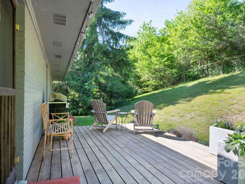 301 Stratford Road, Asheville, NC 28804.  MLS# CAR4372371, YatesRealty ID 17965. 