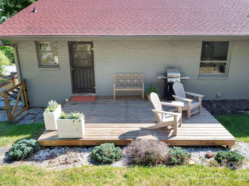 301 Stratford Road, Asheville, NC 28804.  MLS# CAR4372371, YatesRealty ID 17965. 