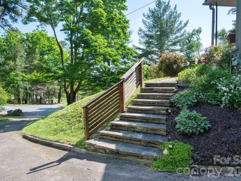 301 Stratford Road, Asheville, NC 28804.  MLS# CAR4372371, YatesRealty ID 17965. 