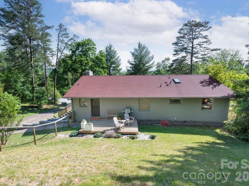 301 Stratford Road, Asheville, NC 28804.  MLS# CAR4417374, YatesRealty ID 17965. 