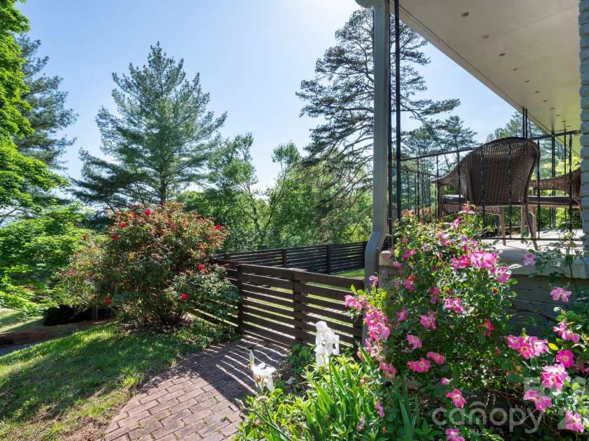 301 Stratford Road, Asheville, NC 28804.  MLS# CAR4417374, YatesRealty ID 17965. 