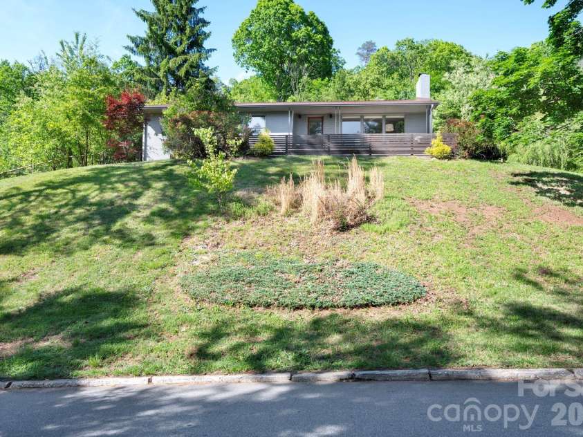 301 Stratford Road, Asheville, NC 28804.  MLS# CAR4417374, YatesRealty ID 17965. 