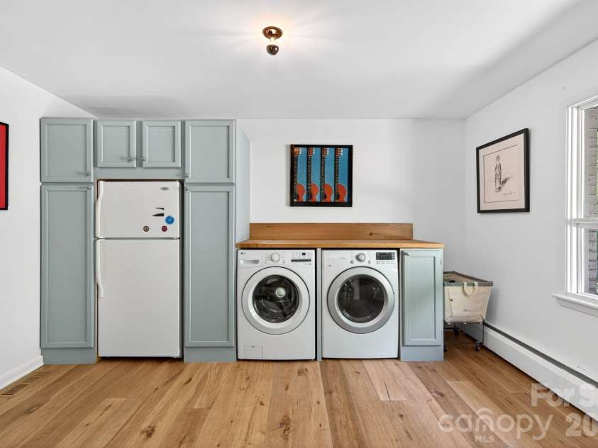 301 Stratford Road, Asheville, NC 28804.  MLS# CAR4417374, YatesRealty ID 17965. Large laundry/flex room