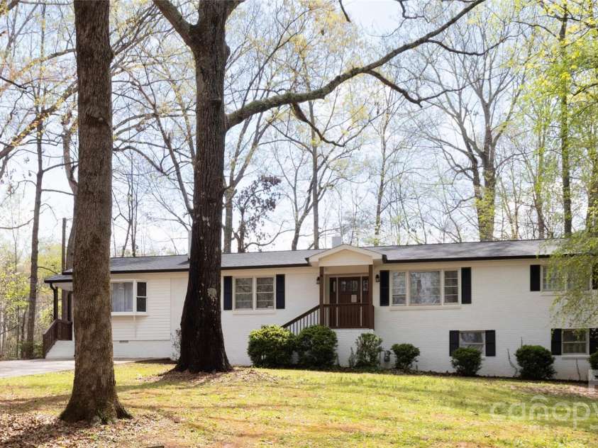 1035 Timberlane Drive, Lincolnton, NC 28092.  MLS# CAR4212148, YatesRealty ID 17966. 