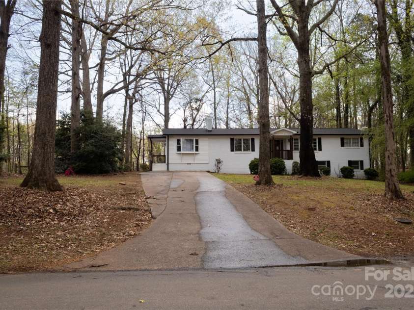 1035 Timberlane Drive, Lincolnton, NC 28092.  MLS# CAR4212148, YatesRealty ID 17966. 