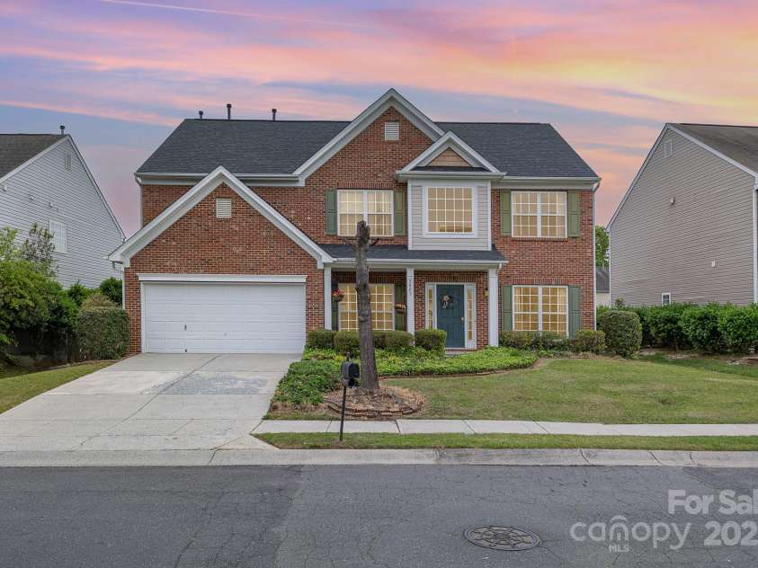 5803 Lindley Crescent Drive, Indian Trail, NC 28079.  MLS# CAR4248933, YatesRealty ID 17967. 