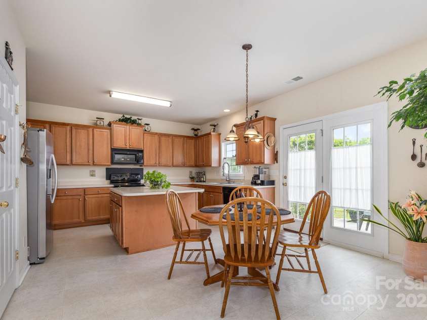 5803 Lindley Crescent Drive, Indian Trail, NC 28079.  MLS# CAR4248933, YatesRealty ID 17967. 