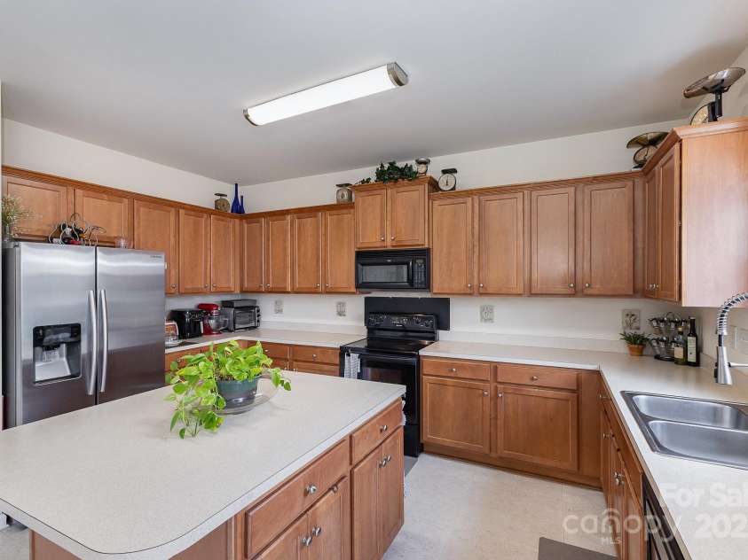 5803 Lindley Crescent Drive, Indian Trail, NC 28079.  MLS# CAR4248933, YatesRealty ID 17967. 