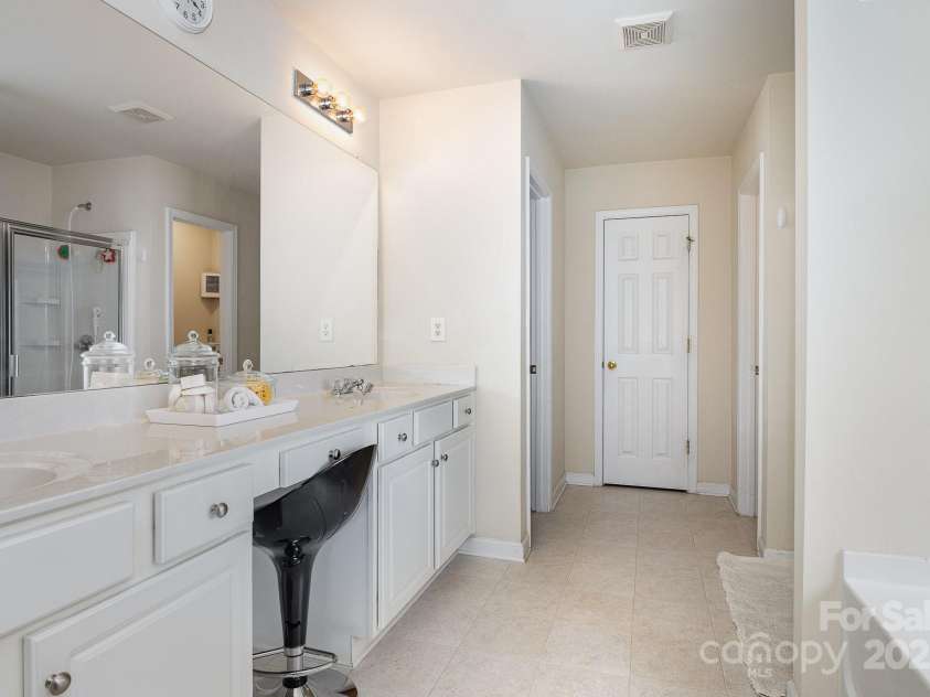 5803 Lindley Crescent Drive, Indian Trail, NC 28079.  MLS# CAR4248933, YatesRealty ID 17967. 